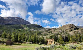 Camping near Crooked Creek Guest Ranch: Glacier Trailhead Campsites in Fitzpatrick Wilderness Area, Dubois, Wyoming