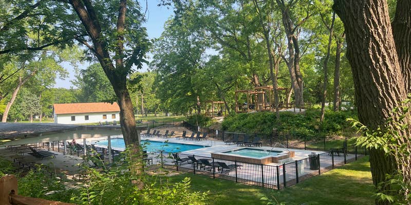 Camper submitted image from Fox Bluff CottageS & RV