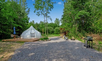 Camping near Niagara Falls/Grand Island KOA Holiday: Rustic Escape Glamping Site, Akron, New York