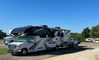 Camping near Lake Shawnee County Campground: Topeka / Capital City KOA, Topeka, Kansas