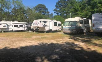 Camping near Glamptopia by Marsh and Mountain : Westbrook Manor, Goldsboro, North Carolina