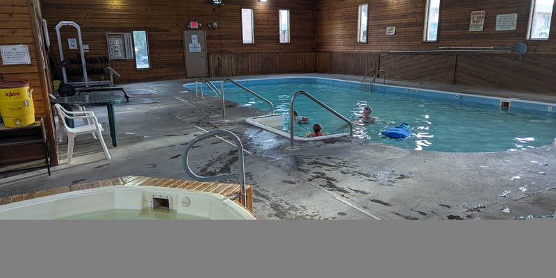 Camper submitted image from Edgewater Inn And RV Park