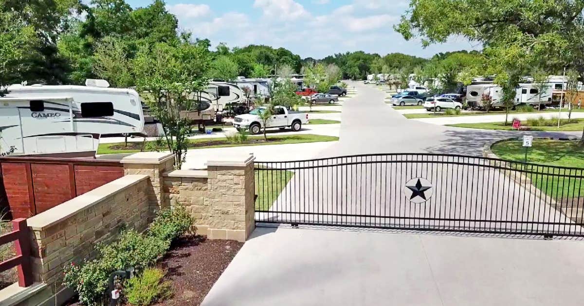 Rio Bonito Cabin & RV Park