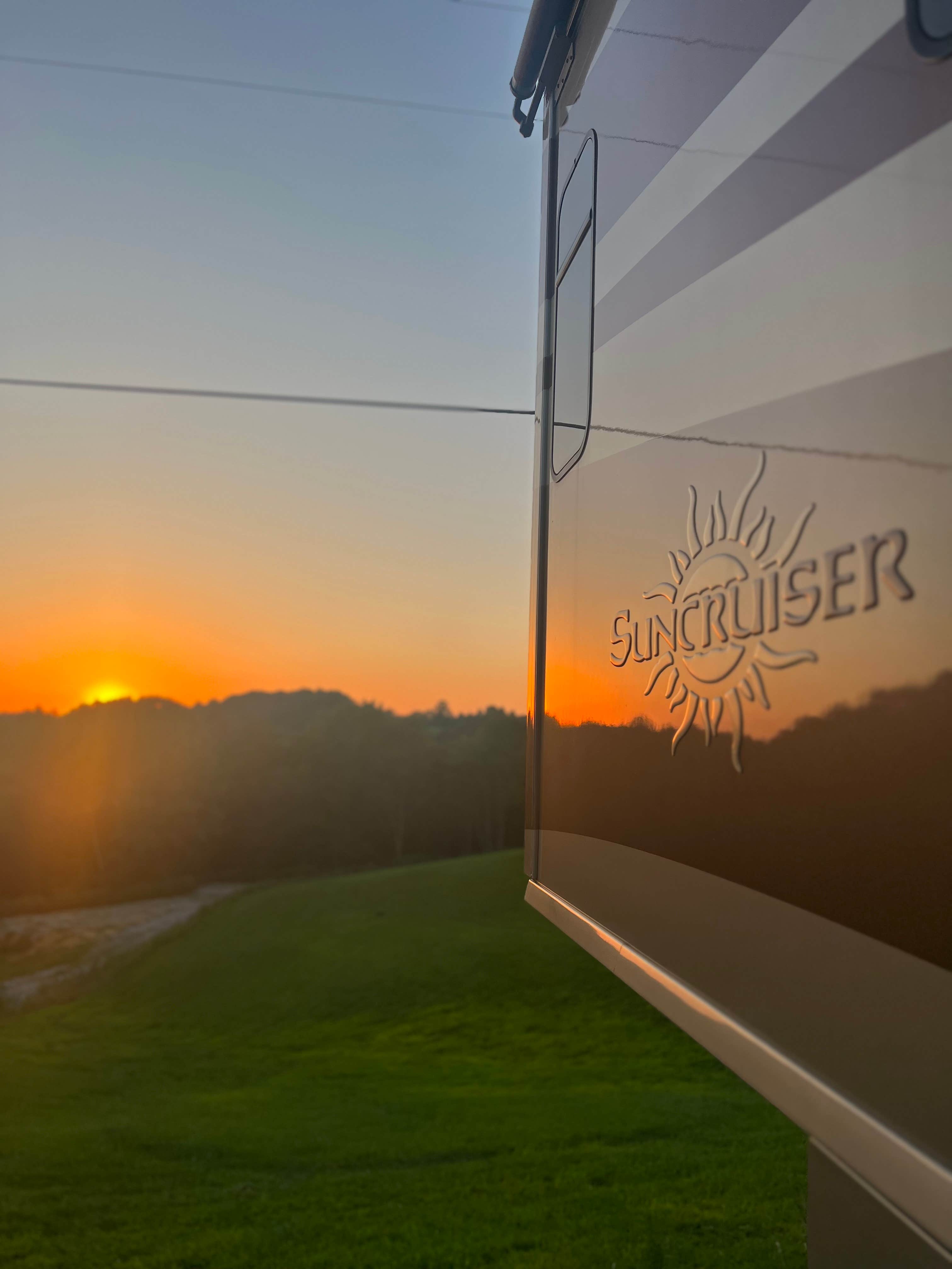 Camping near Tuscarora Glade: Owl Hollow Retreat RV Park, Byrdstown, Tennessee