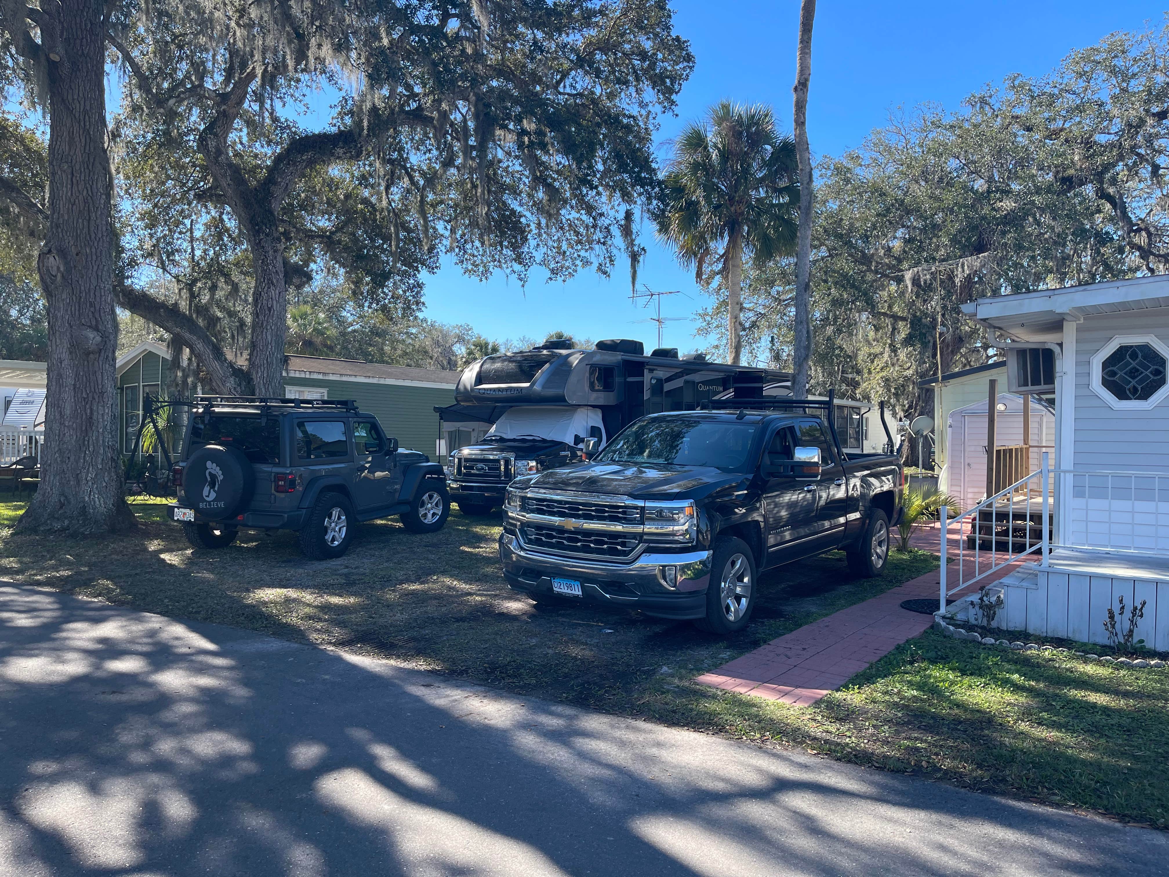 Camping near McCormick Lakes RV Park: River Palm RV Resort, Thonotosassa, Florida