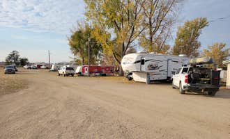 Camping near Jamestown Dam/Lakeside Marina Campground: Medina City Park, Arkansas River - Terry Lock and Dam, North Dakota