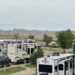 Badlands Hotel & Campground