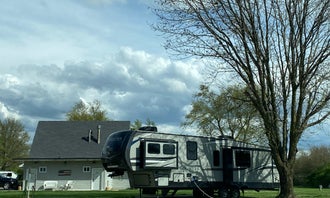 Camping near Kentuckiana Campground: Kamp Komfort, Hudson, Illinois