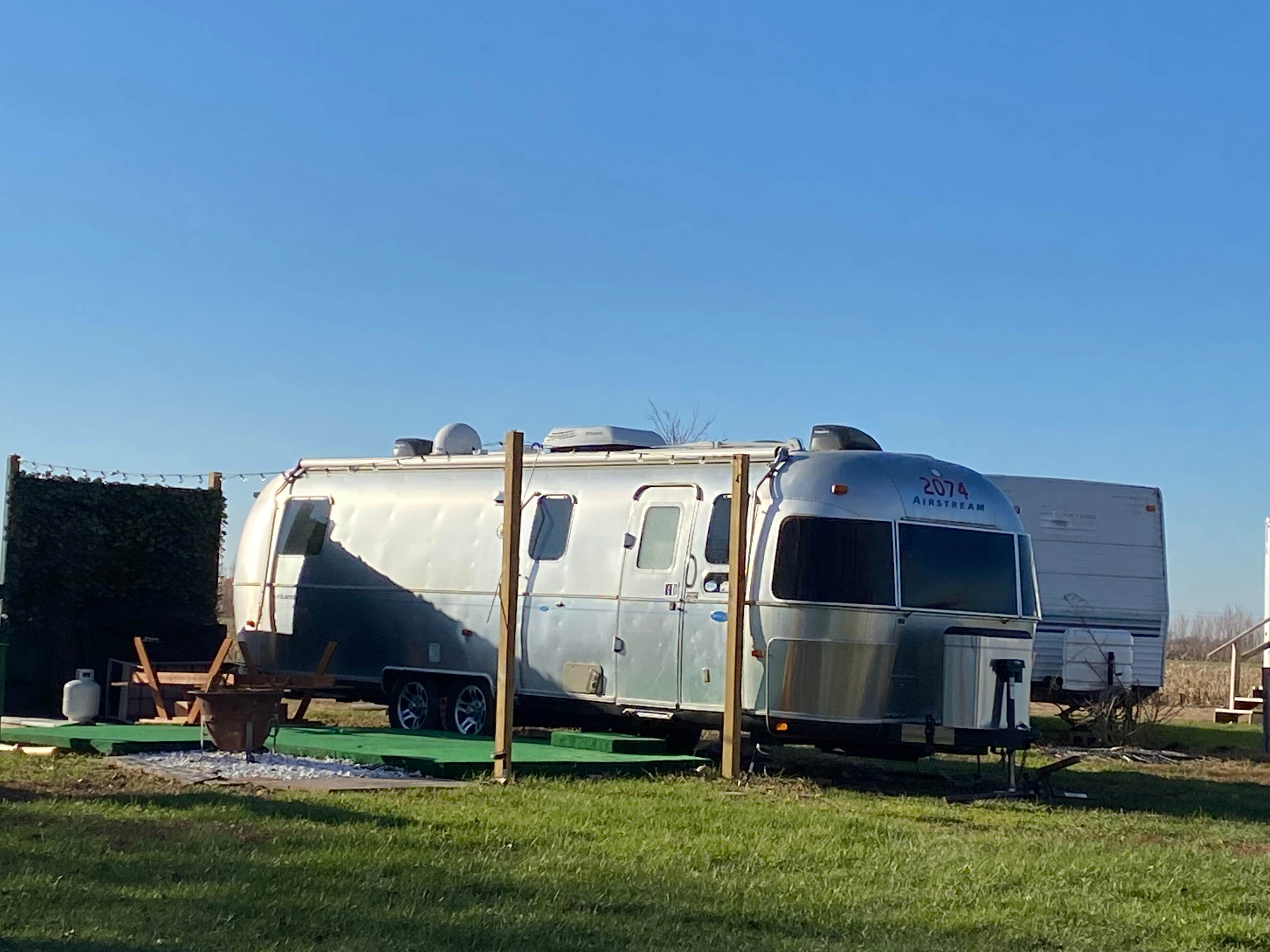 Camping near Four Star Campground: Cougar Campground, Ottawa, Illinois