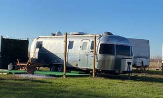 Camping near Whitetail Campground — Illini State Park: Cougar Campground, Ottawa, Illinois