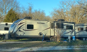 Camping near Whitetail Campground — Illini State Park: Four Star Campground, Marseilles, Illinois