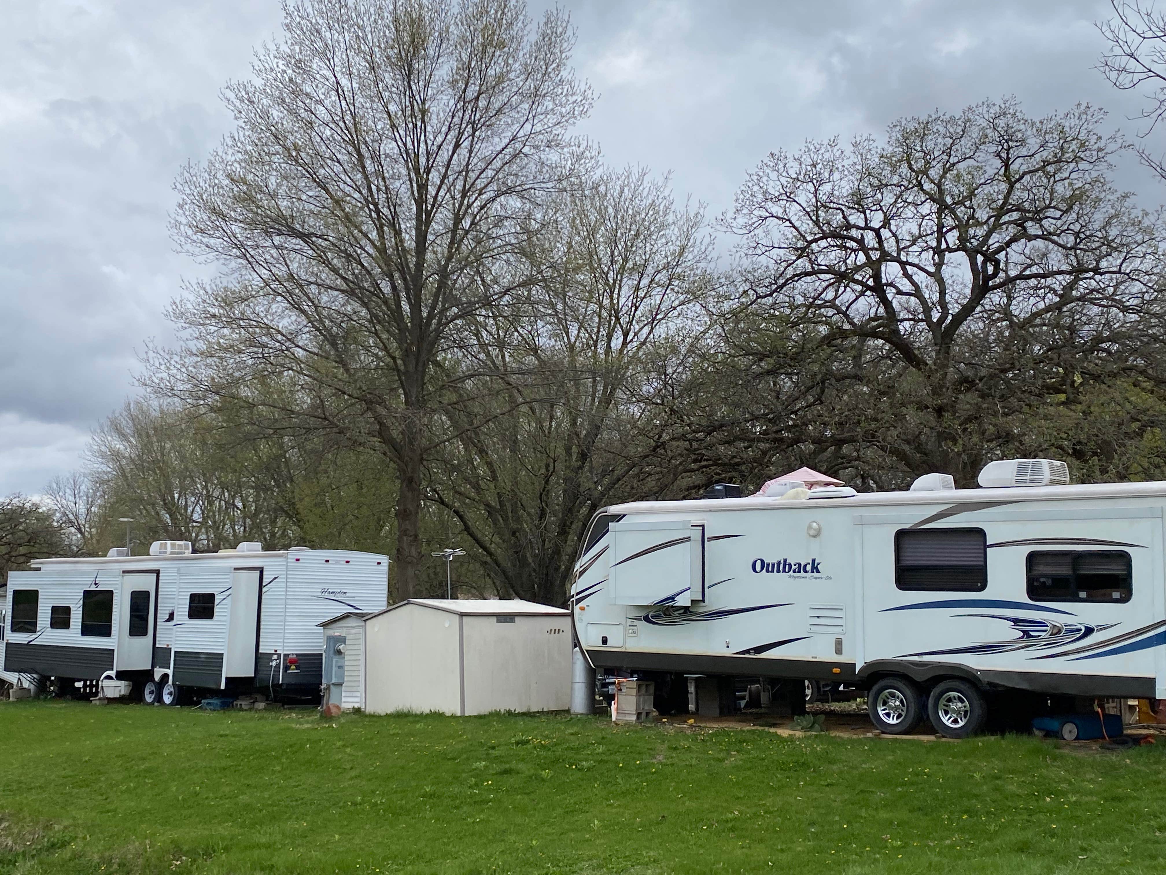 Camping near Kings Camp: Lake LaDonna Family Campground, Mount Morris, Illinois