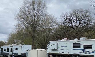 Camping near Seward Bluffs Forest Preserve: Lake LaDonna Family Campground, Mount Morris, Illinois