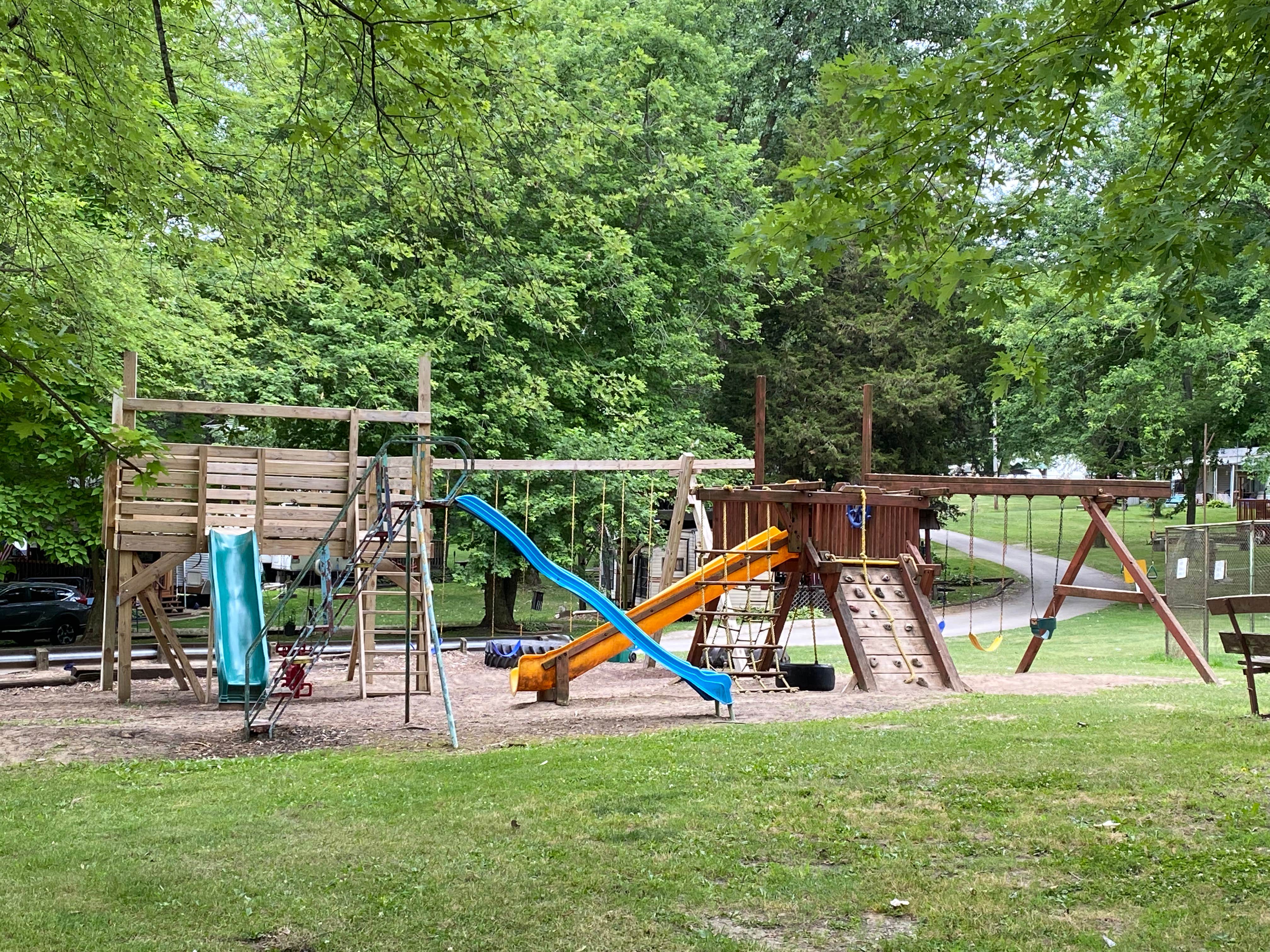 Camping near The Waller Events & Camping: Rolling Oaks Campground, Newark, Illinois