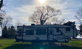 Camping near Matthiessen State Park Equestrian Campground — Matthiessen State Park: Cozy Corners Campground, Oglesby, Illinois