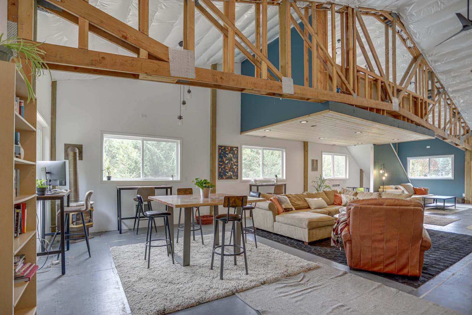 Van Life Campgrounds @ The Barn (Nomad Co-Work Heaven)