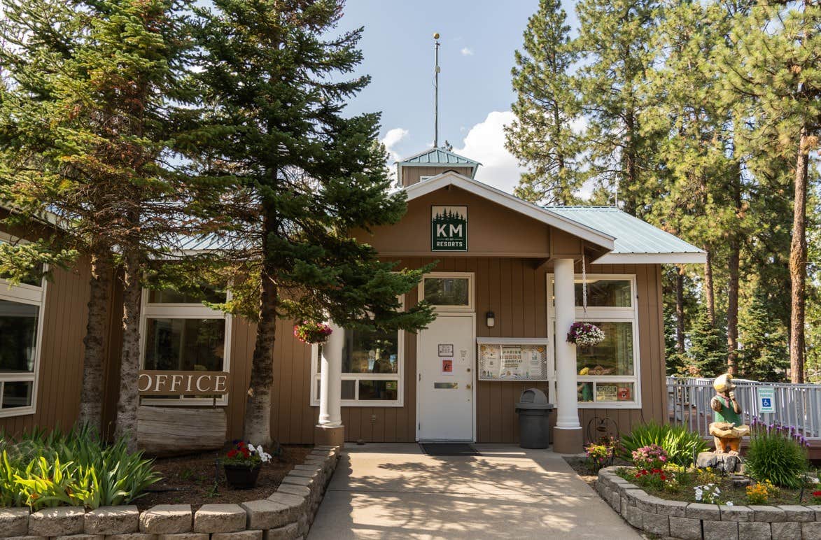 Camping near Peaceful Pines  RV Park & Campground: Ponderosa Falls RV Resort - KM Resorts, Marshall, Washington