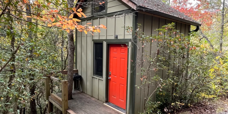 Camper submitted image from Three Falls Treehouse