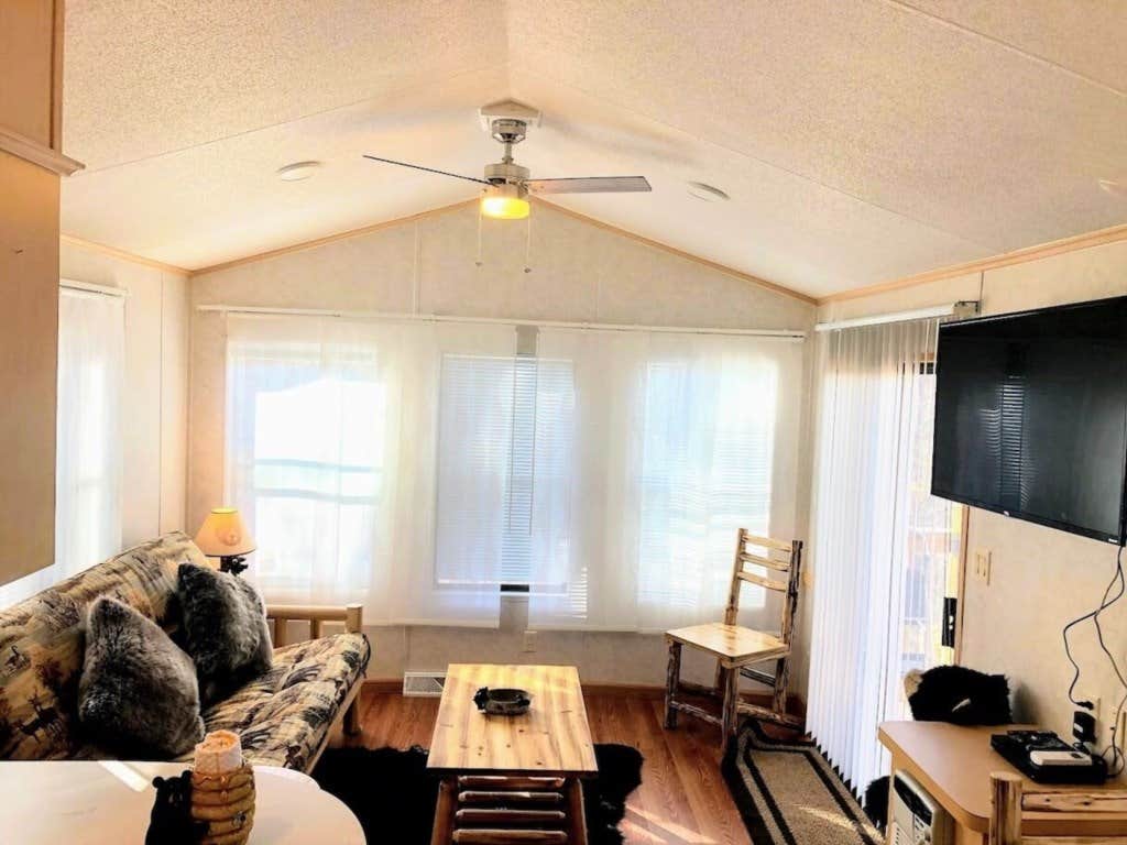 Camper submitted image from Cozy Mountain #615 / 1 Bdr Cabin - 2