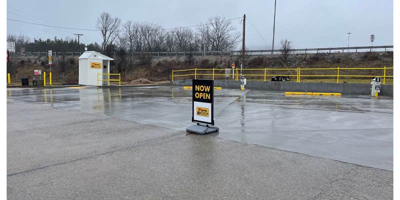 Camper submitted image from Love's RV Hookup-Horse Cave KY 360