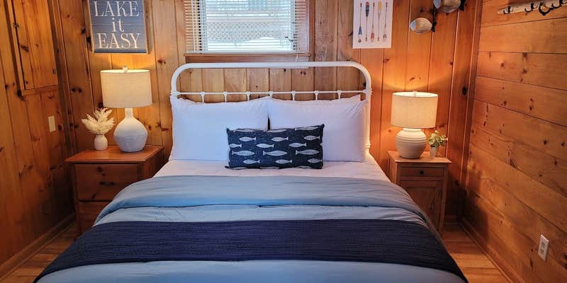 Camper submitted image from Winni Lakefront Cabin