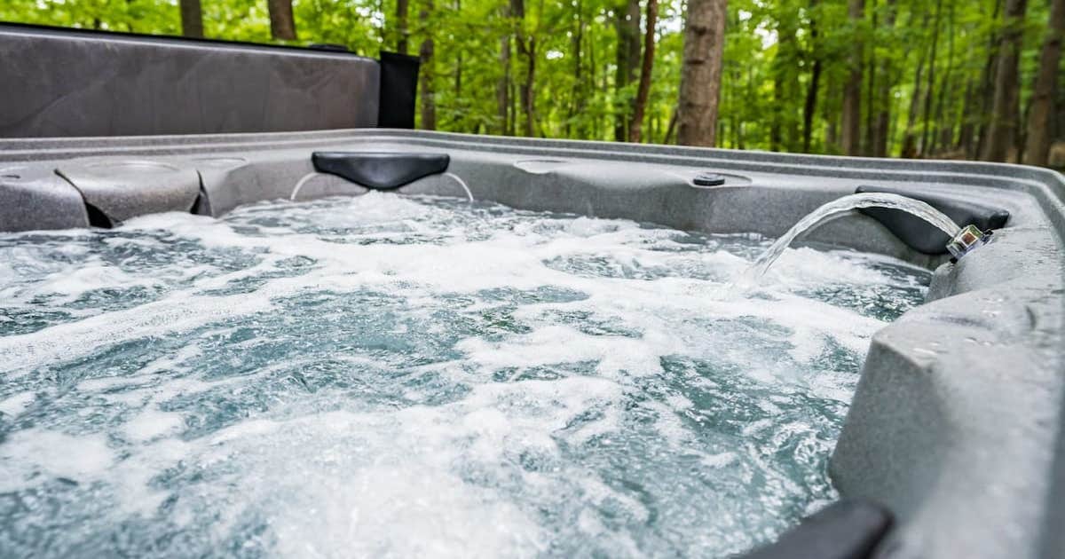 Cozy Cottage w Hot Tub, Fire Pit, WiFi & Sunroom! Camping | Paris, Virginia