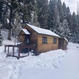 Public Campgrounds: Douglas Creek Cabin