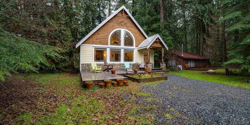 Camper submitted image from Mt. Baker Lodging - Cabin #1 - Hot Tub, WiFi, BBQ, Pets Ok, Sleeps-8!