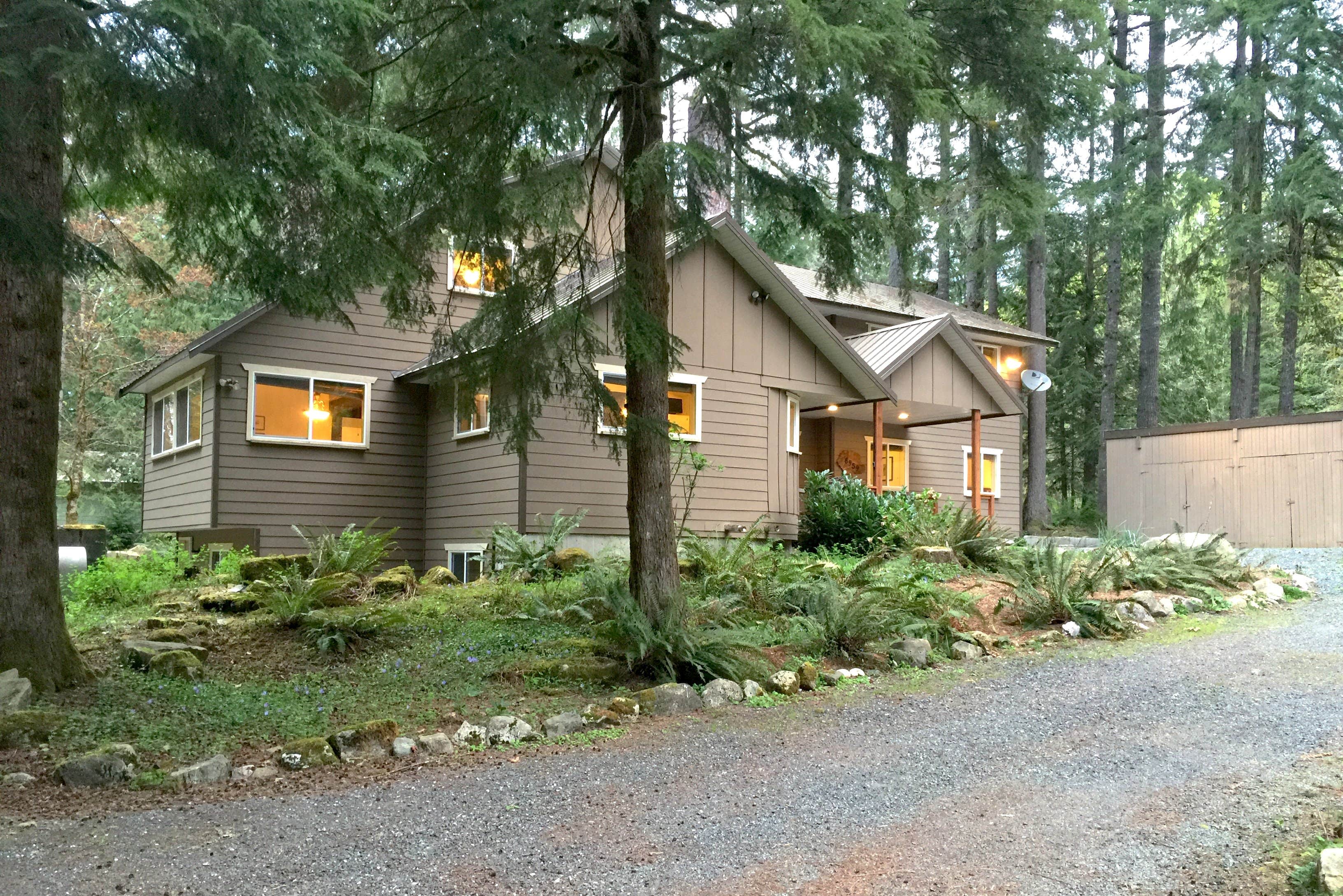 Camper submitted image from Mt. Baker Lodging Cabin #3 - Fireplace, Pool Table, Firepit, Wifi, Pets Ok, Sleeps-26! - 5