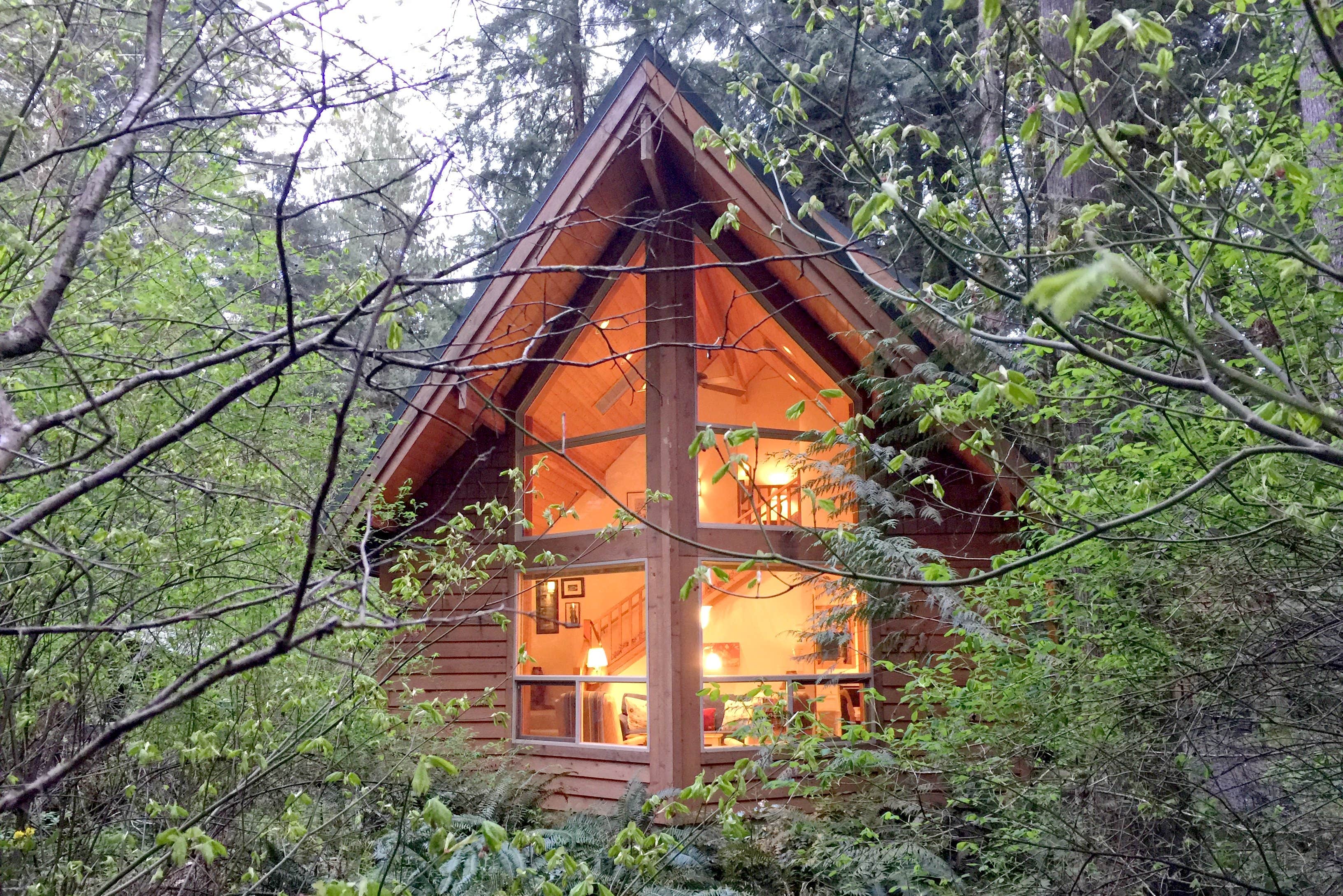 Dan  G.'s photo of a cabin at Mt. Baker Lodging - Cabin #4 - Hot Tub, BBQ, Pets Okay, Sleeps-5! near Sedro-Woolley, WA