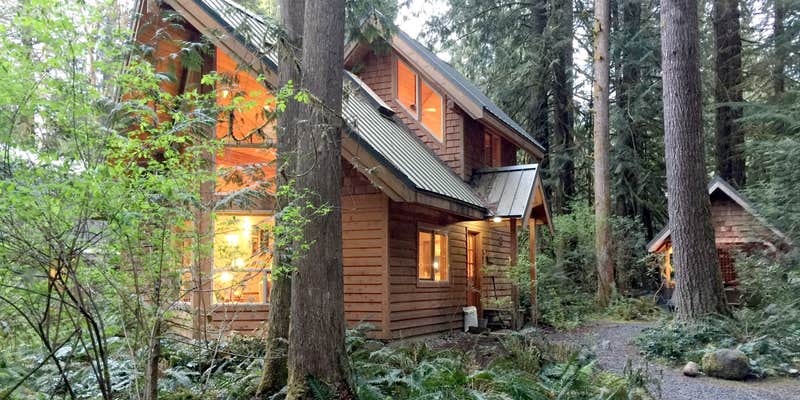 Camper submitted image from Mt. Baker Lodging - Cabin #4 - Hot Tub, BBQ, Pets Okay, Sleeps-5!