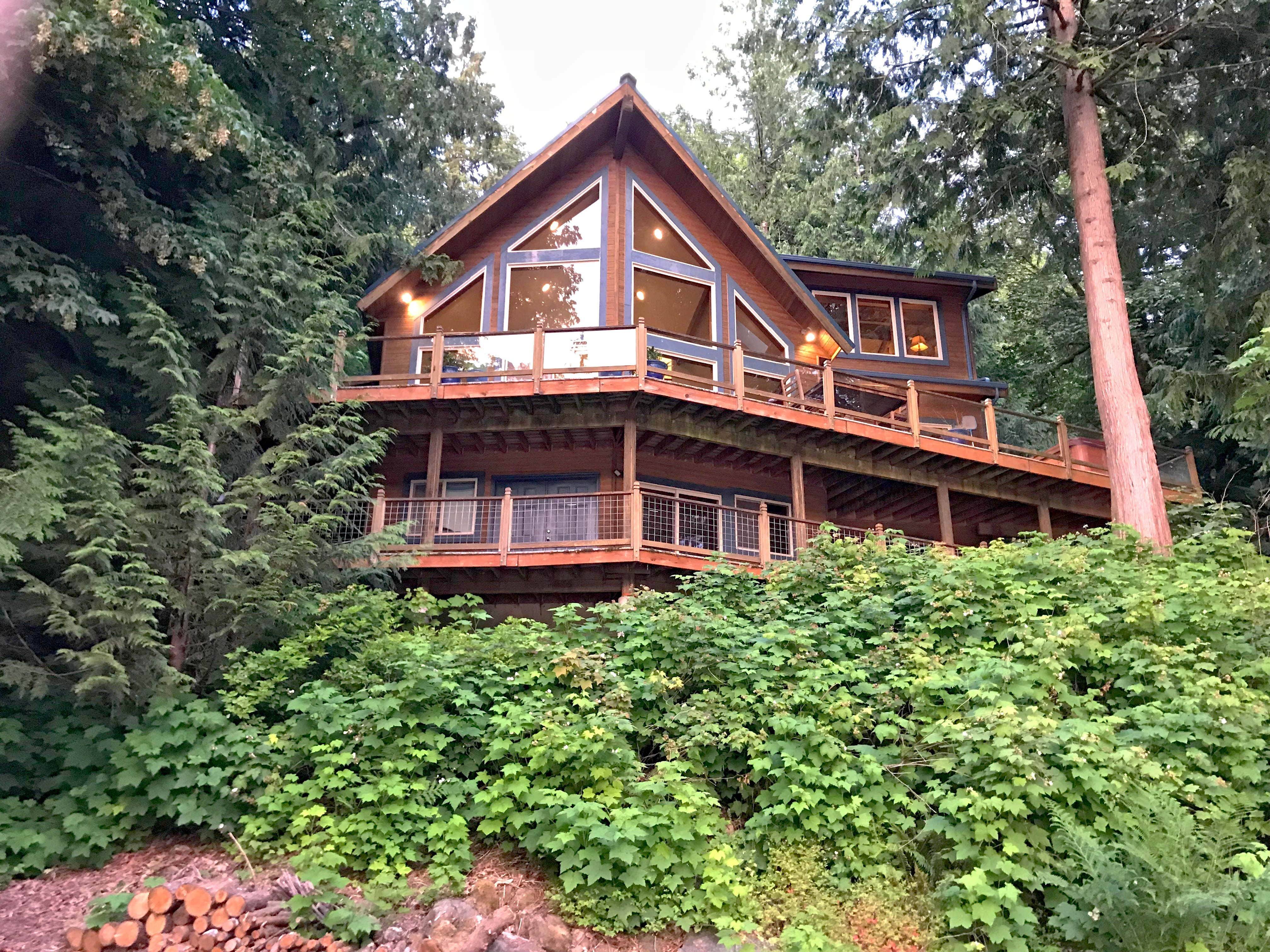 Camping near Silver Lake Park: Mt. Baker Lodging Cabin #7 - Lakefront, Hot Tub, Pool Table, Fireplace, Wifi, Pets Ok, Sleeps-8!, Maple Falls, Washington