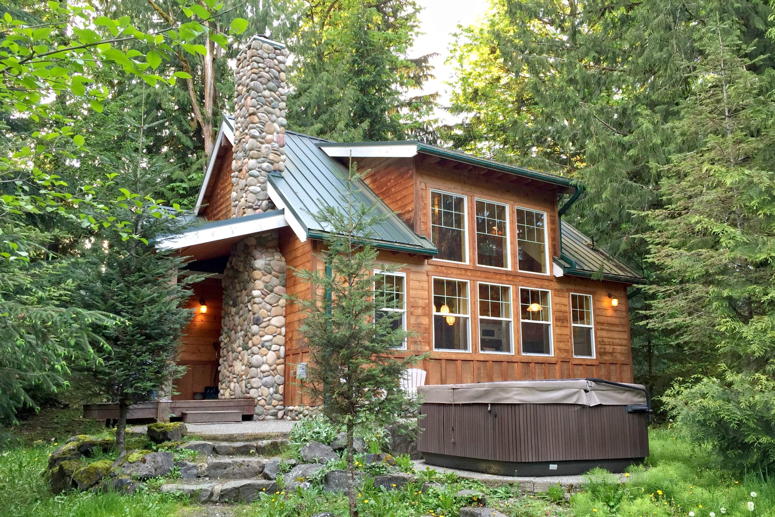 Dan  G.'s photo of a cabin at Mt. Baker Lodging - Cabin #11 - HOT TUB, FIREPLACE, WIFI, W/D, BBQ, PETS OK, SLEEPS-6! near Hamilton, WA
