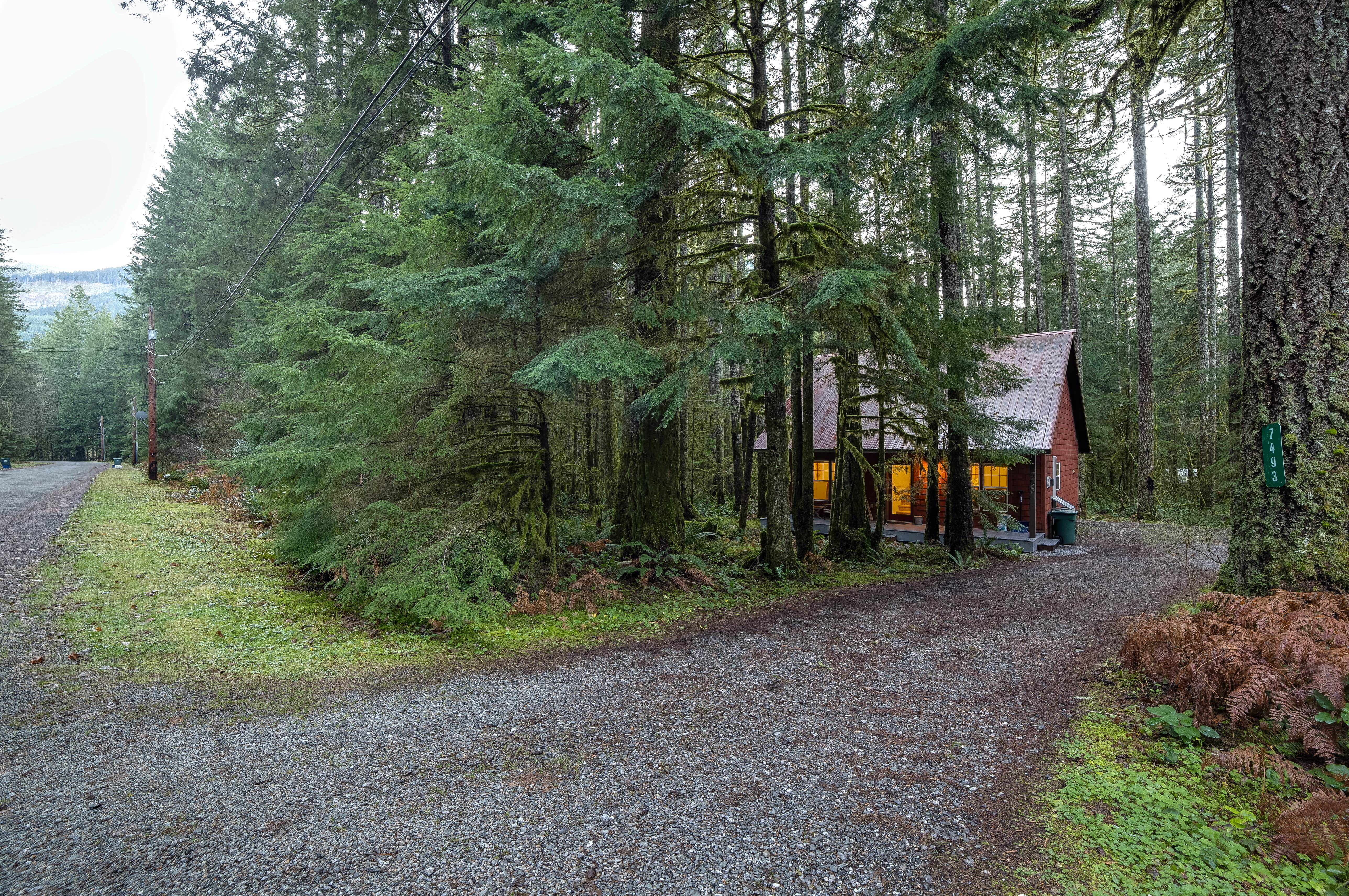 Camper submitted image from Mt. Baker Lodging - Cabin #12 - Fireplace, BBQ, A/C, Pets Ok, Sleeps-4! - 4
