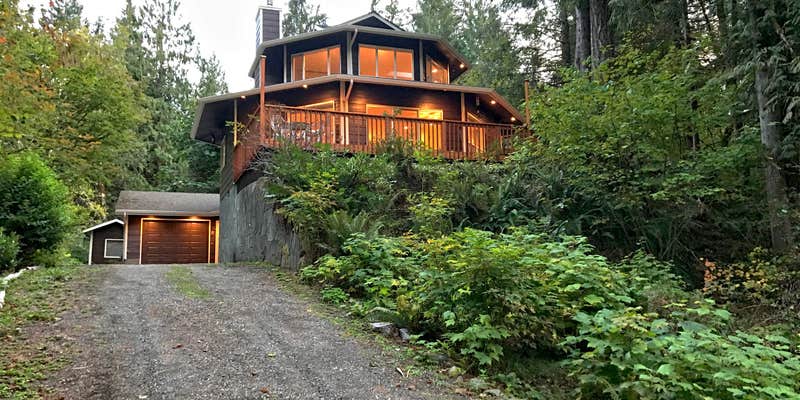 Camper submitted image from Mt. Baker Lodging - Cabin #13 - Hot Tub, Fireplace, Ping Pong, BBQ, Pets Ok, Sleeps-8!