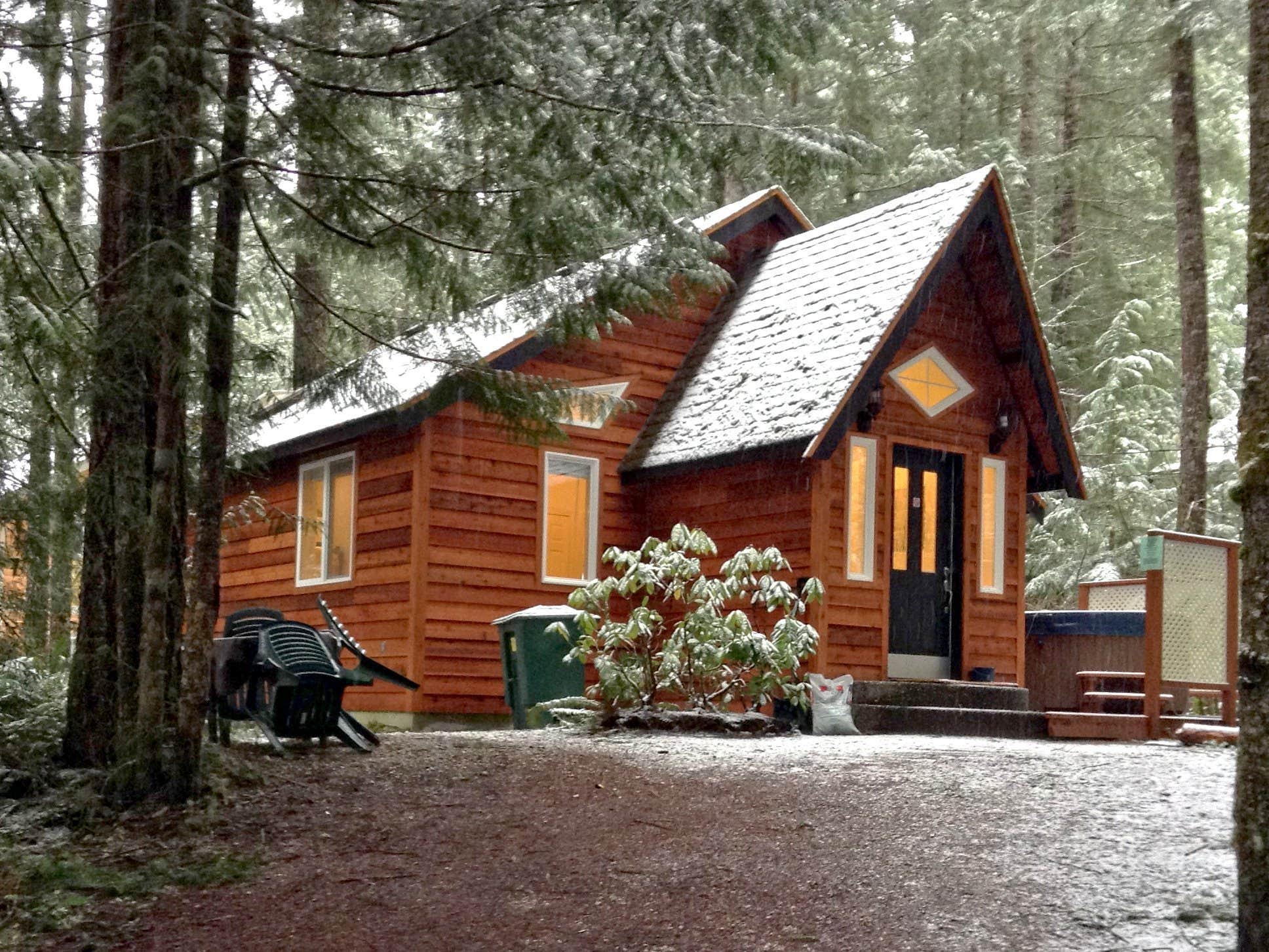 Dan  G.'s photo of a cabin at Mt. Baker Lodging - Cabin #16 - Hot Tub, Fireplace, A/C, BBQ, WiFi, Pets Ok, Sleeps-2! near Sumas, WA
