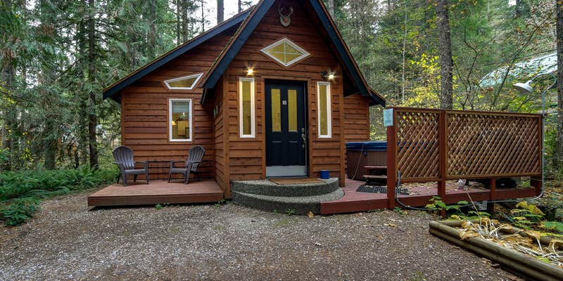 Camper submitted image from Mt. Baker Lodging - Cabin #16 - Hot Tub, Fireplace, A/C, BBQ, WiFi, Pets Ok, Sleeps-2!