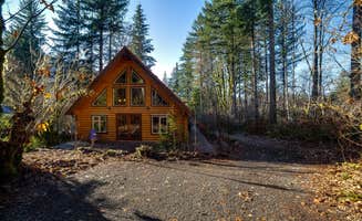 Dan  G.'s photo of a cabin at Mt. Baker Lodging - Cabin #21 - Log Home, Fireplace, BBQ, WiFi, Pets Ok, Sleeps-6! near Bellingham, WA