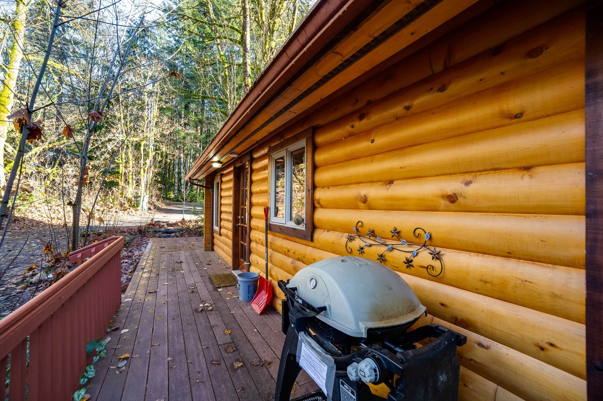 Camper submitted image from Mt. Baker Lodging - Cabin #21 - Log Home, Fireplace, BBQ, WiFi, Pets Ok, Sleeps-6! - 5