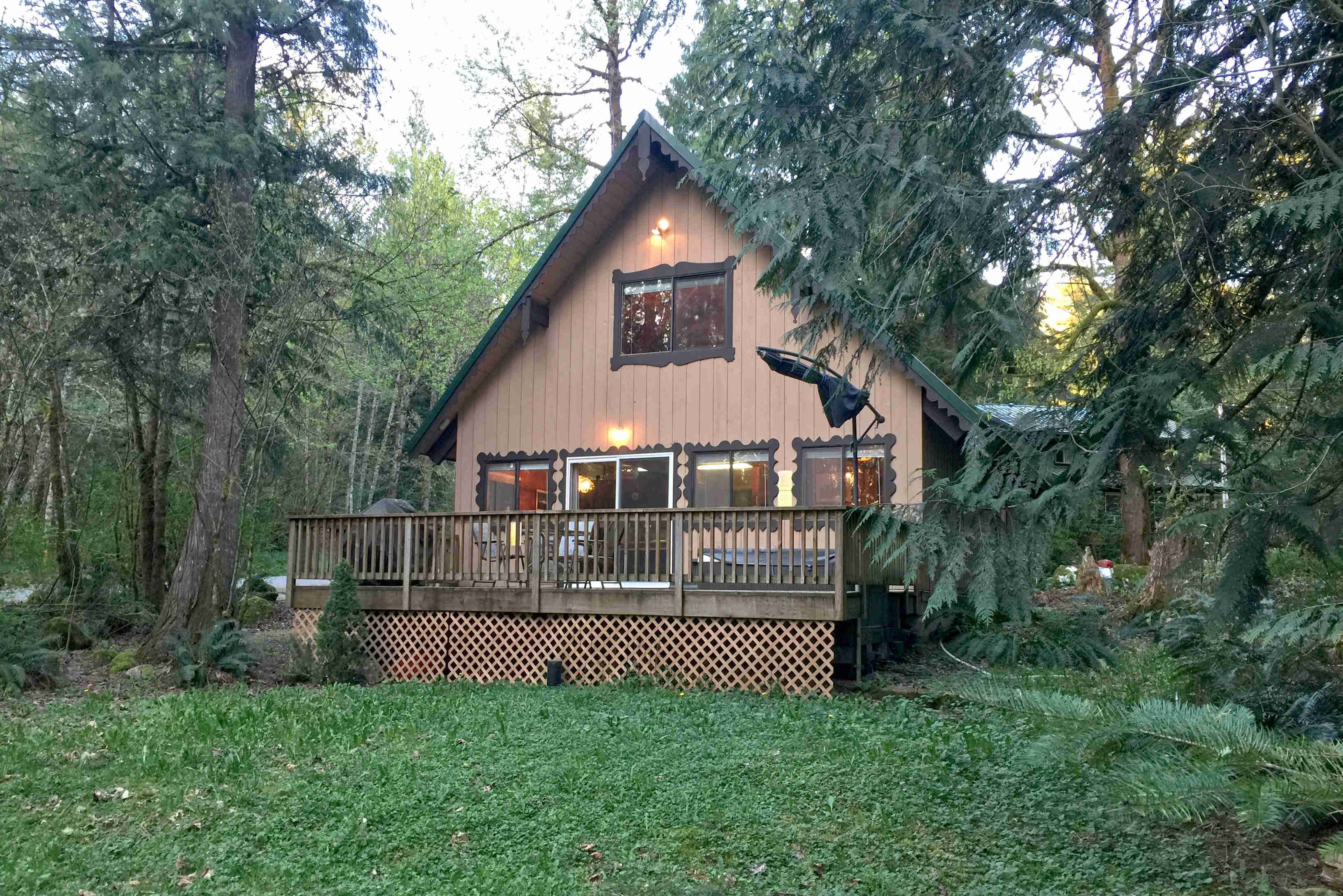 Dan  G.'s photo of a cabin at Mt. Baker Lodging - Cabin #22 - HOT TUB, FIREPLACE, WIFI, W/D, D/W, BBQ, PETS OK, SLEEPS-4! near Maple Falls, WA