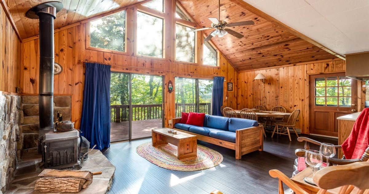 Hot Tub, Huge Deck, WiFi, Fire Pit at Chalet Cabin