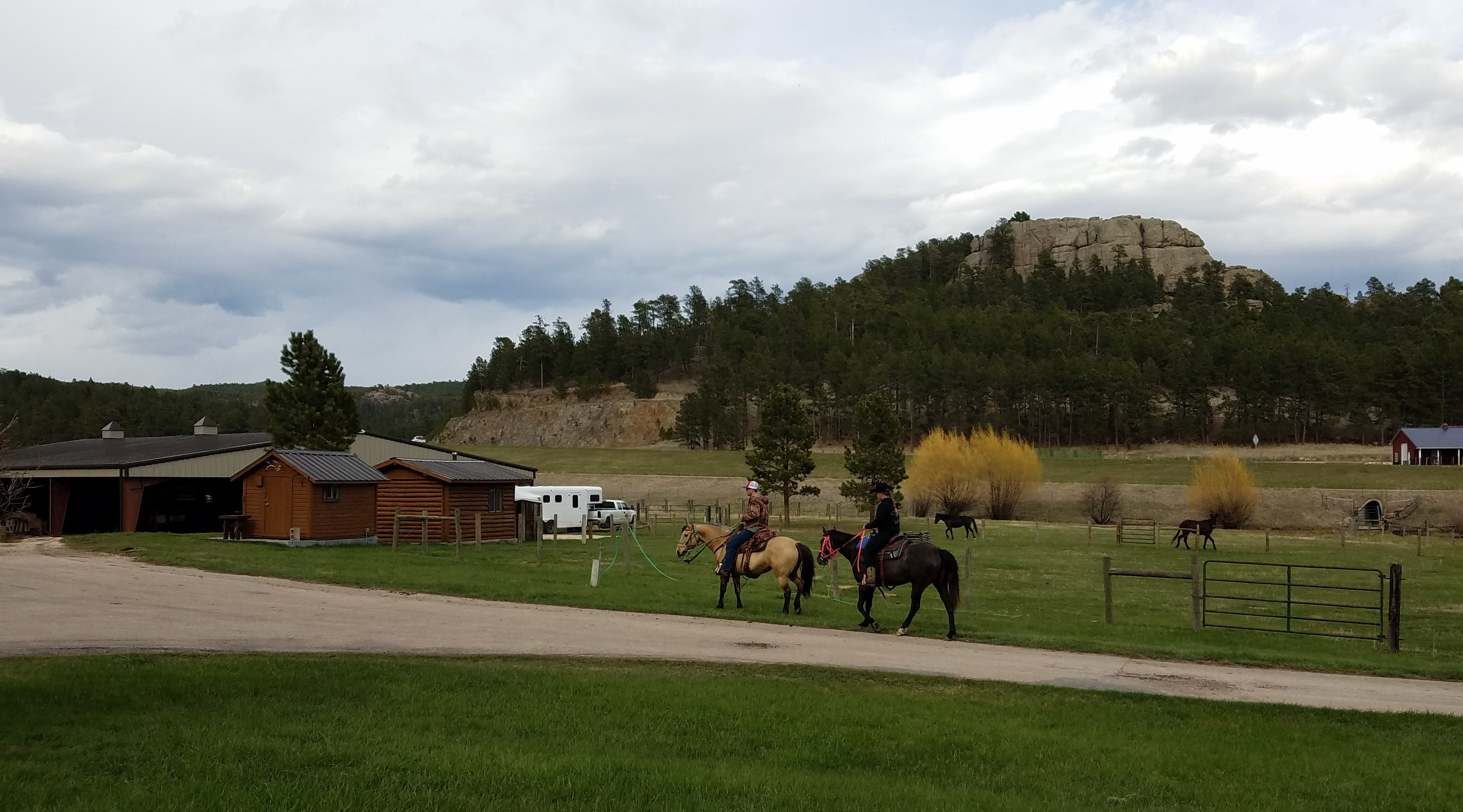 Horse Campers Brenton and Andrine, first of the season ( May 2019), returning from a ride in the surrounding National Forest