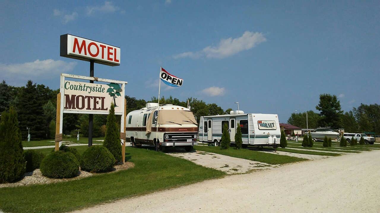 Camper submitted image from Countryside Motel & RV Sites - 5