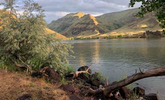 Camping near Snively Gulch: Indian Creek Campground — Lake Owyhee State Park, Adrian, Oregon