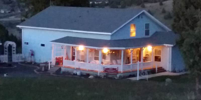 Camper submitted image from Victorian Lane Bed & Breakfast