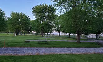 Camping near Hayes Canyon Campground: Little Lusk Trail Lodge & Campground, Eddyville, Illinois