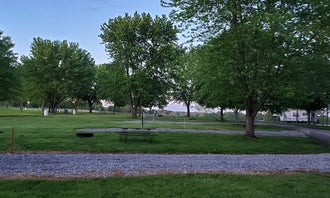 Camping near Pharoah - Garden of the Gods Rec Area Campground: Little Lusk Trail Lodge & Campground, Eddyville, Illinois