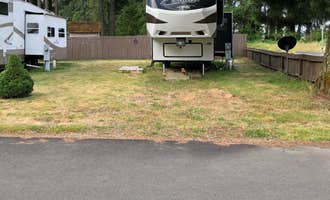 Camping near The Point: Paradise Cove Resort and RV Park, Castle Rock, Washington