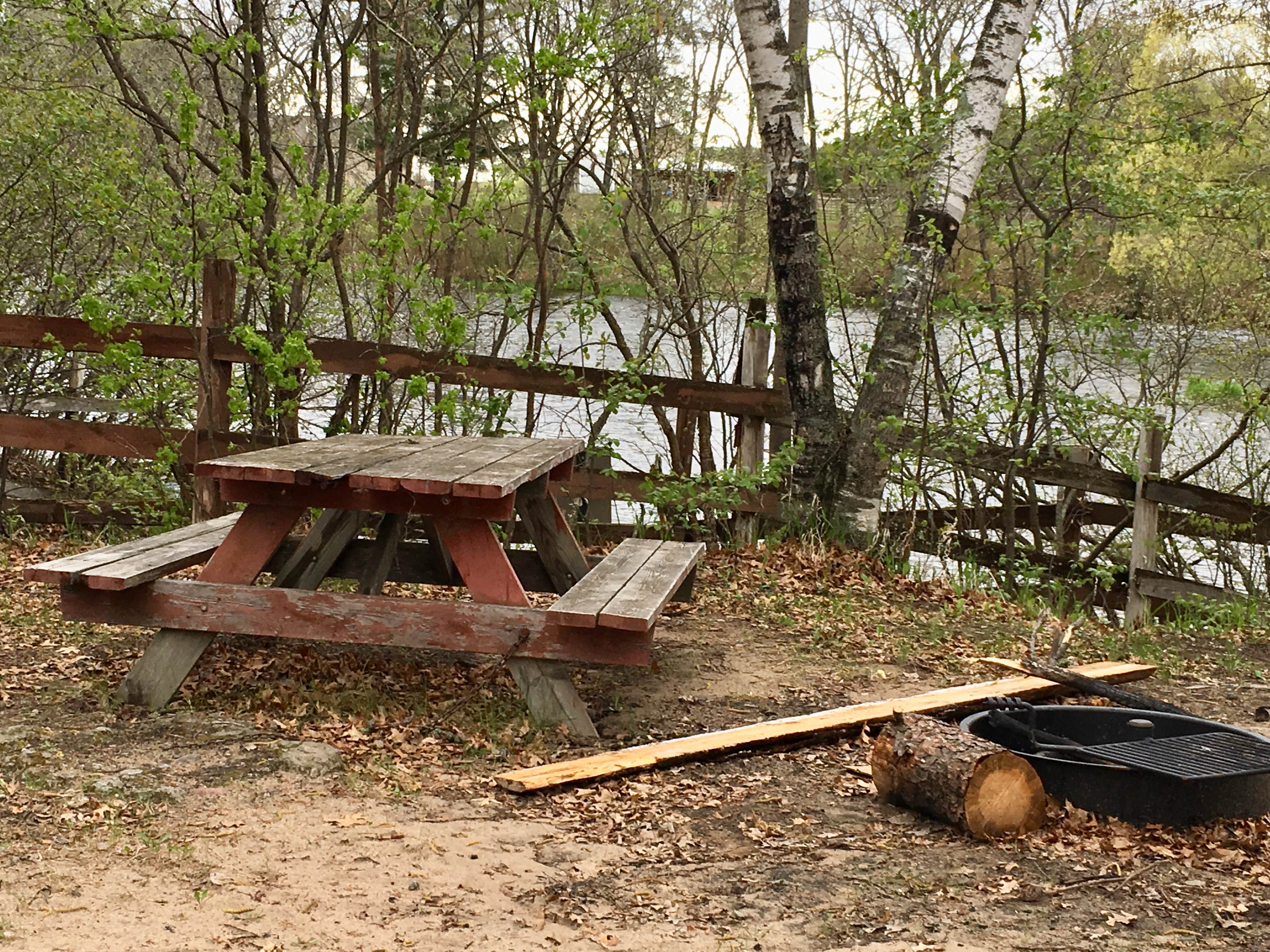 Camping near Bullard Bluff Campsite: Andersons Crossing, Horton, Minnesota