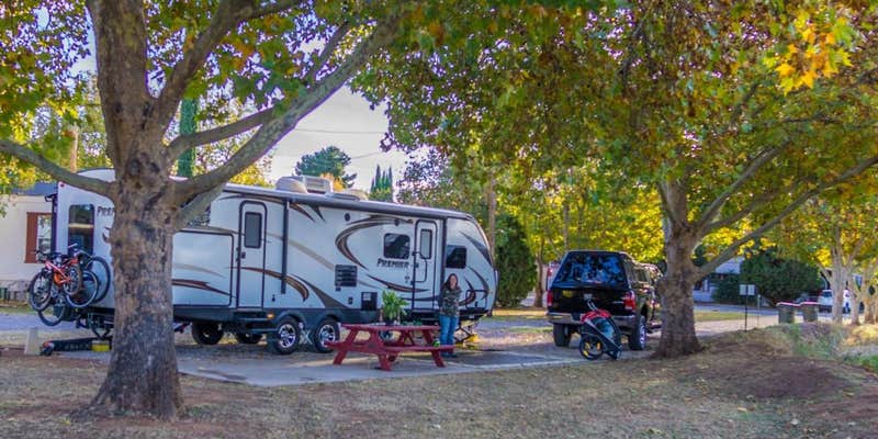 Camper submitted image from Thunderbird Mobile Home & RV Park